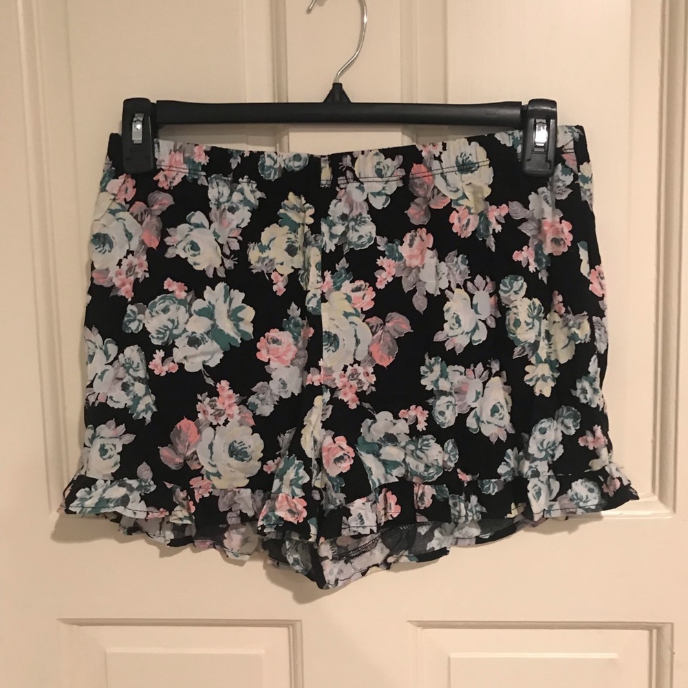 💖!! LAST CHANCE!!! 
Floral Shorts 🌸